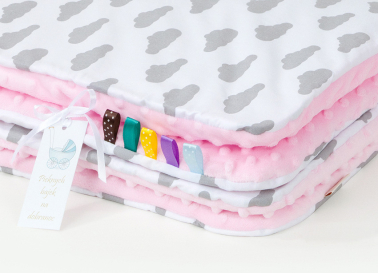 MAMO-TATO Minky blanket to the stroller + pillow Chmurki szare na bieli / jasny róż - without filling
