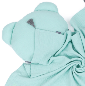 MAMO-TATO Muslin blanket + pillow BEAR Double Gauze for children and babies with tassels - Jasna szałwia